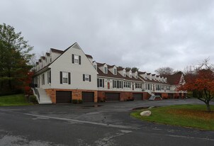 Fairway Estates in New Hartford, NY - Building Photo