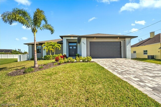 3527 SW 4th Ln in Cape Coral, FL - Foto de edificio - Building Photo