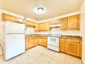 325 S Pioneer in Mesa, AZ - Foto de edificio - Building Photo