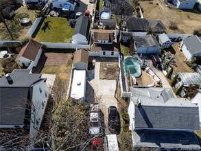 237 Porterfield Pl in Freeport, NY - Building Photo - Building Photo