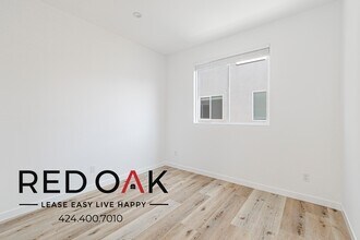 11956 1/2 Vanowen St in Los Angeles, CA - Building Photo - Building Photo