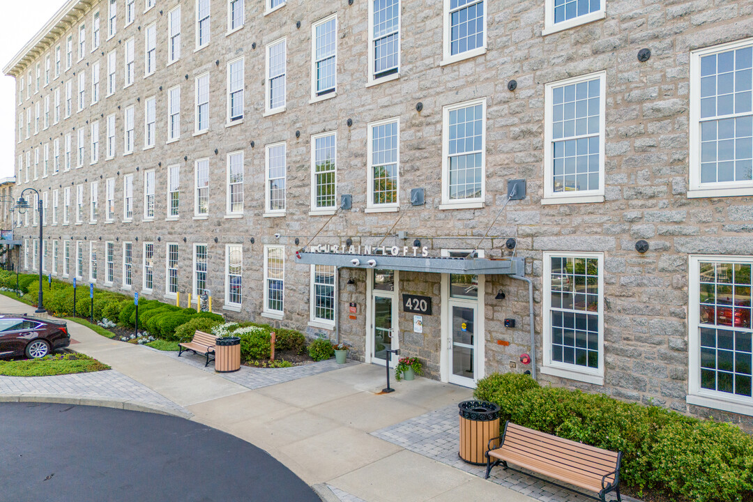 Curtain Lofts  1371 in Fall River, MA - Foto de edificio