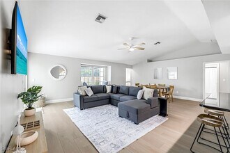 45 Wickliffe Dr in Naples, FL - Building Photo - Building Photo