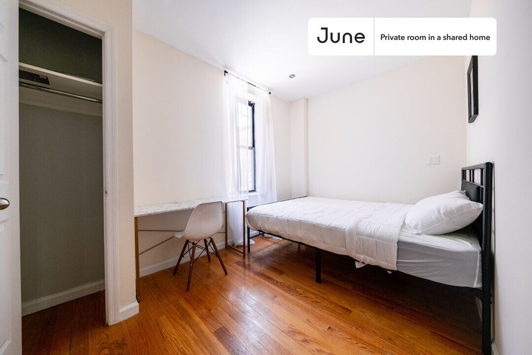 Private bedroom in 4 bed/2 bath Home in New York, NY - Building Photo