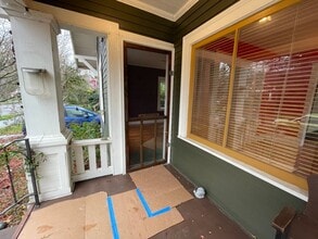 5329 SE 70th Ave in Portland, OR - Building Photo - Building Photo