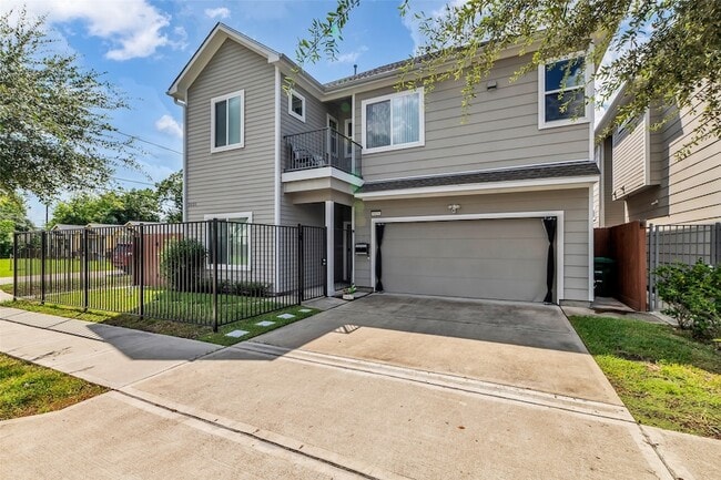 5021 Nichols St, Unit 1310 in Houston, TX - Building Photo - Building Photo