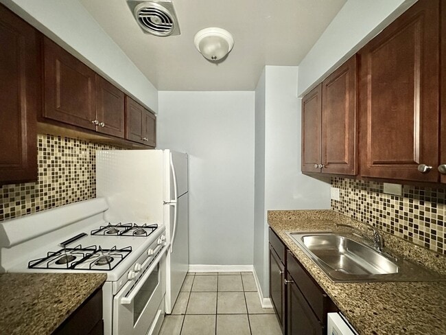 5820 N Sheridan Rd in Chicago, IL - Foto de edificio - Building Photo