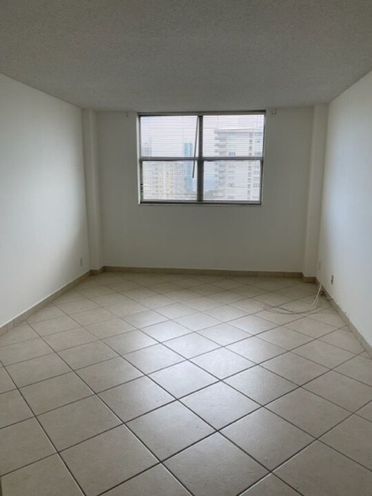 290-174 174th St in Sunny Isles Beach, FL - Building Photo