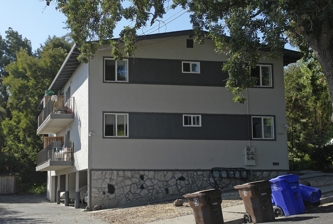 2283 Cuadra Ct in Pinole, CA - Foto de edificio