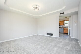 6305 Leisure Ln in Louisville, KY - Building Photo - Building Photo