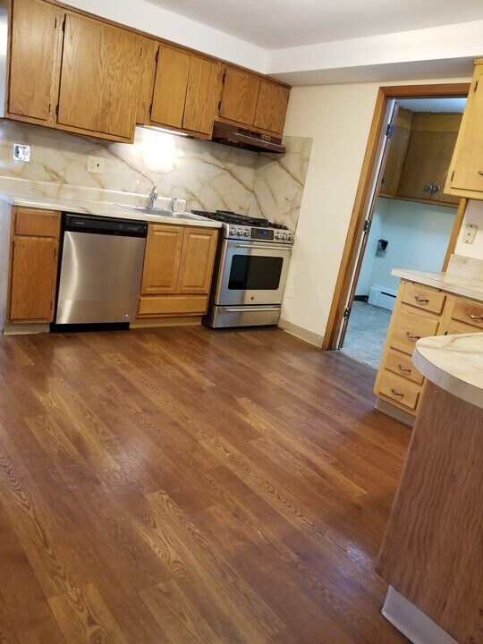 37 Grant St, Unit apt3 in Fairview, NJ - Building Photo