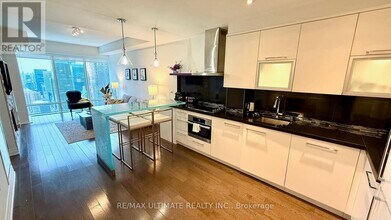 8 The Esplanade in Toronto, ON - Building Photo - Building Photo