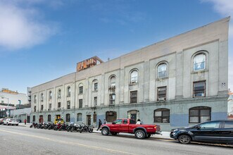 100 Metropolitan Ave in Brooklyn, NY - Foto de edificio - Building Photo