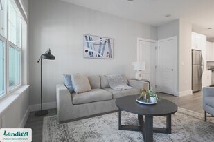 3060 Southcreek Blvd in Orlando, FL - Building Photo