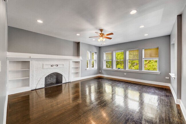 7025 S Chappel Ave in Chicago, IL - Building Photo - Building Photo