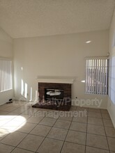 21427 Blossom Hill Ln in Moreno Valley, CA - Building Photo - Building Photo