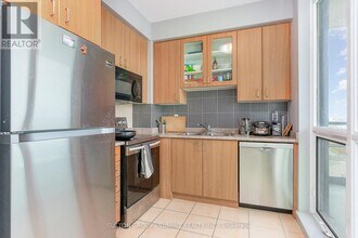 235-2235 Sherway Gardens Rd in Toronto, ON - Building Photo - Building Photo