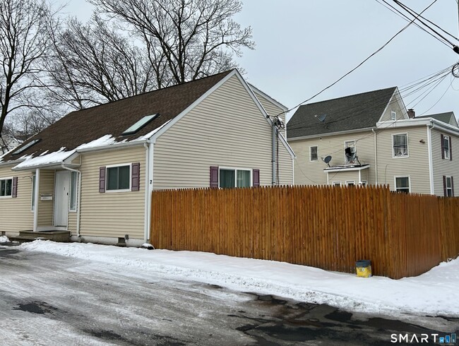 property at 7 Linden Pl