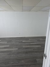 7292 Manslick Rd in Louisville, KY - Building Photo - Building Photo