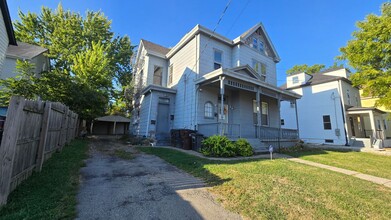 2047 Lawrence Ave in Cincinnati, OH - Building Photo - Building Photo
