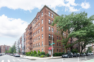 Georgian Court in Forest Hills, NY - Building Photo - Primary Photo