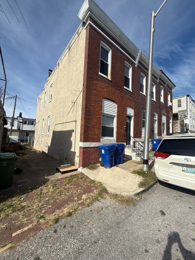 200 N Curley St in Baltimore, MD - Building Photo - Building Photo