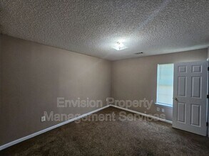 6400 Walnut Way in Union City, GA - Building Photo - Building Photo