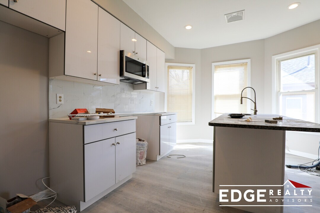 40 Long Ave, Unit 3 in Boston, MA - Foto de edificio