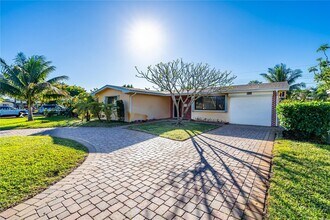 8430 NW 15th Ct in Pembroke Pines, FL - Building Photo - Building Photo