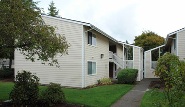 1901-1983 Fairgrounds Rd NE in Salem, OR - Building Photo - Building Photo