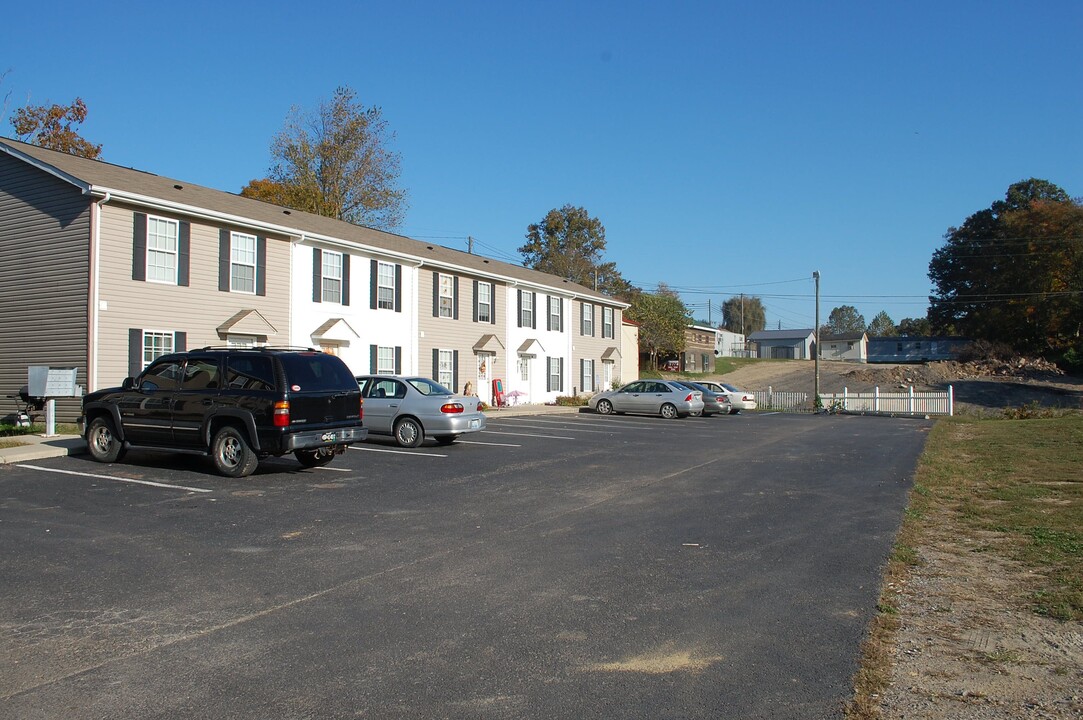 Pinewood Townhomes in Salyersville, KY - Building Photo