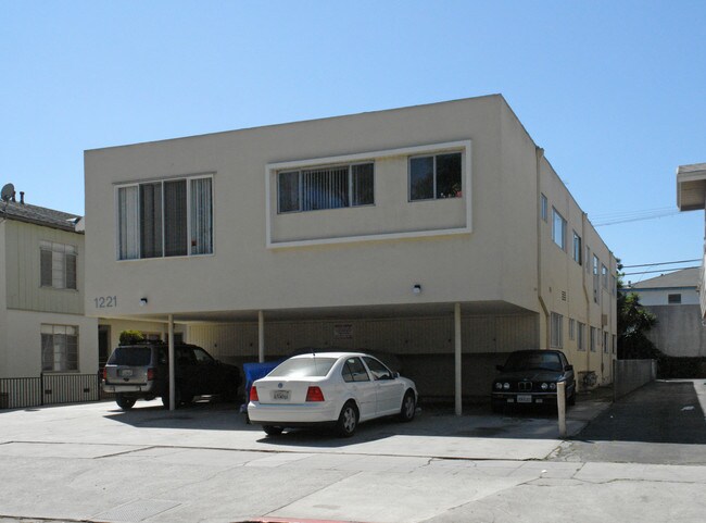 1221 S Sherbourne Dr in Los Angeles, CA - Building Photo - Building Photo