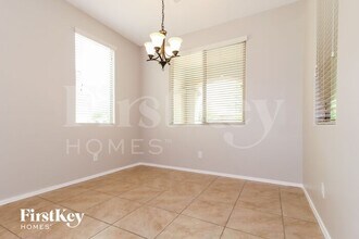 7044 W Alicia Dr in Phoenix, AZ - Foto de edificio - Building Photo