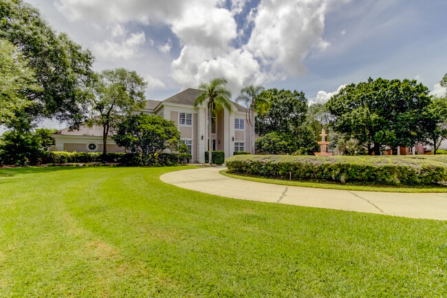 18605 Avenue Monaco in Lutz, FL - Foto de edificio - Building Photo