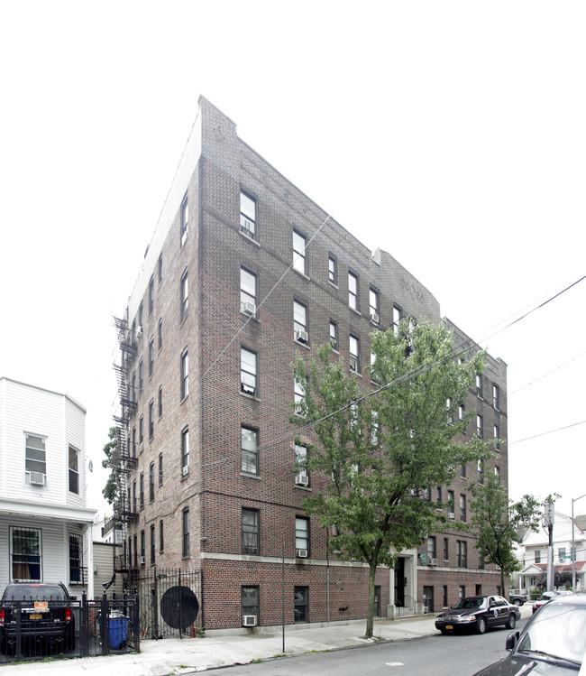 3242 Decatur Ave in Bronx, NY - Foto de edificio - Building Photo