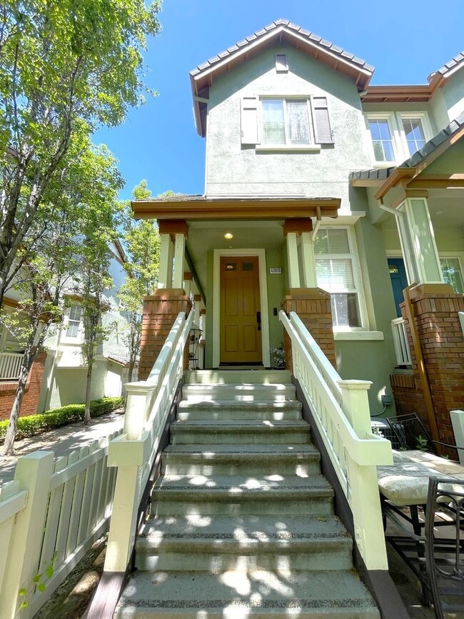 property at 49018 Meadowfaire Common