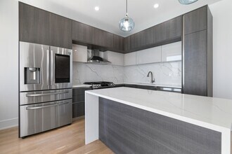 7729 N Eastlake Terrace in Chicago, IL - Building Photo - Building Photo