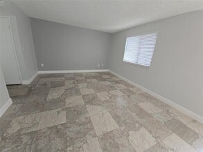 8414 Coral Lake Way in Coral Springs, FL - Building Photo - Building Photo