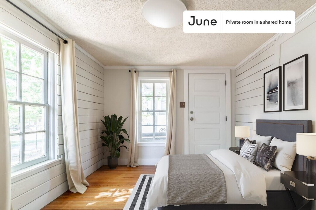 Private bedroom in 3 bed/1 bath Home in Austin, TX - Building Photo