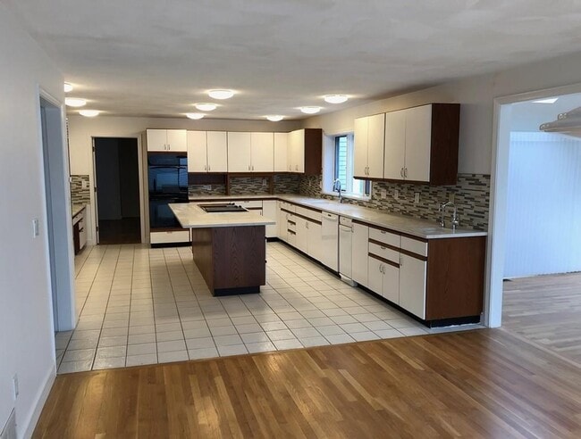 109 E Emerson Rd in Lexington, MA - Building Photo - Building Photo