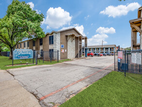 Wheatland Gardens in Dallas, TX - Building Photo - Primary Photo