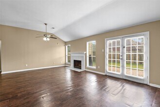 17819 Scenic Oaks Dr in Richmond, TX - Building Photo - Building Photo