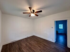 1102 Pollock Ave in New Castle, PA - Foto de edificio - Building Photo