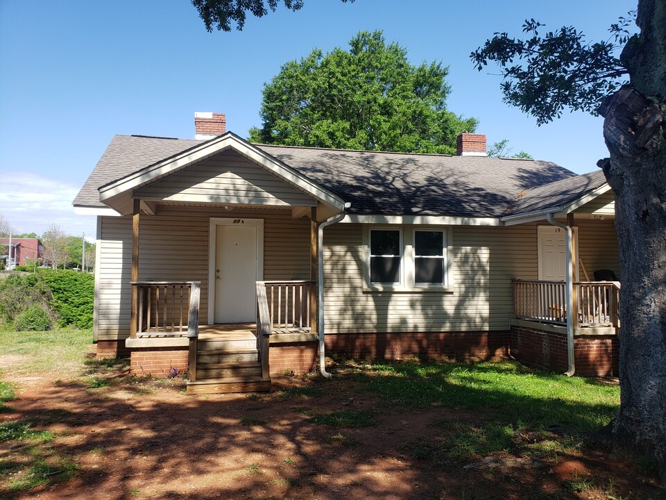 17 Lenox Ave, Unit 17 in Greenville, SC - Building Photo