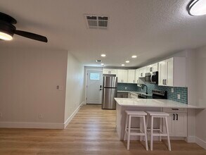 819 Franklin Ave in Ellenton, FL - Foto de edificio - Building Photo