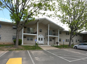 Willow Ridge Apartments in Willow Grove, PA - Building Photo - Building Photo