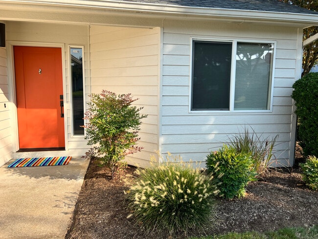 5358 Summerlake St SE in Salem, OR - Foto de edificio - Building Photo