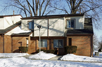 Douglas Square Apartments in Toledo, OH - Foto de edificio - Building Photo