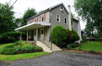 1031-1033 Old Bethlehem Rd in Perkasie, PA - Foto de edificio - Building Photo