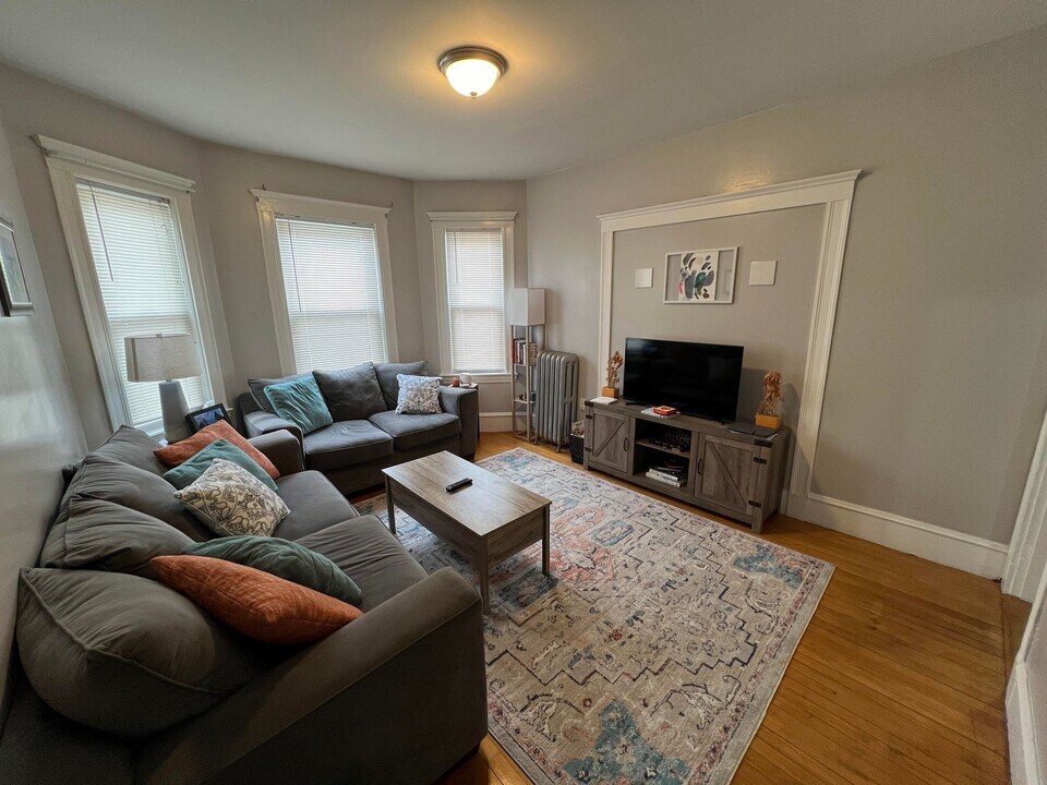 19 Harris Rd in Medford, MA - Building Photo